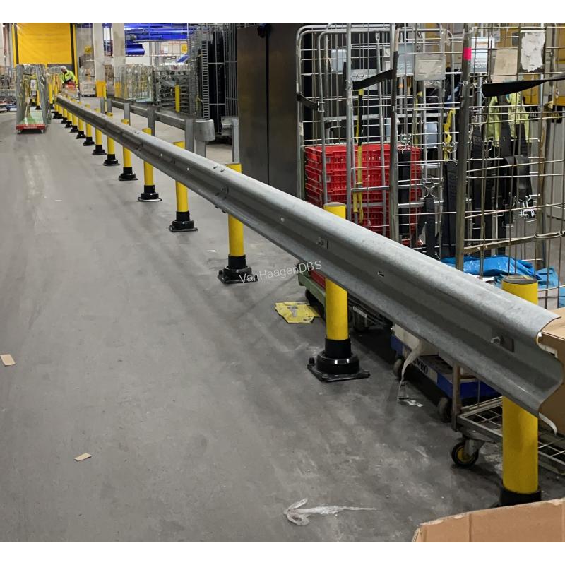 Stalen geleiderail op vangrailpaal slowstop type 2-enorm sterk en kan meebuigen